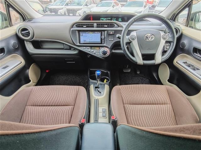 Toyota AQUA 2012 8192230-15