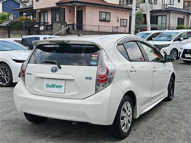 Toyota AQUA 2012 8192230-17