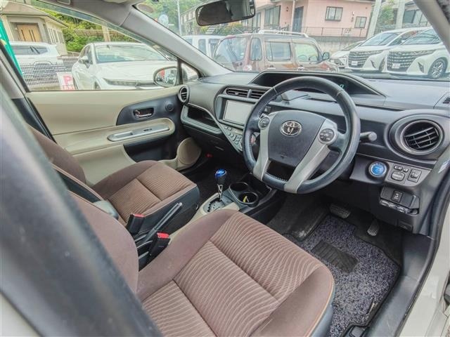 Toyota AQUA 2012 8192230-9