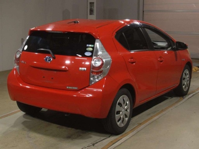 Toyota AQUA 2012 8192253-1