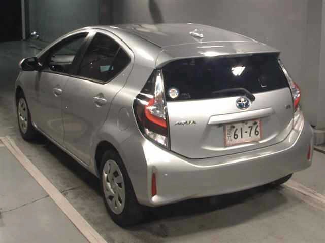 Toyota AQUA 2021 8192254-1