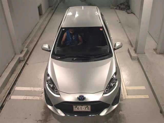 Toyota AQUA 2021 8192254-6