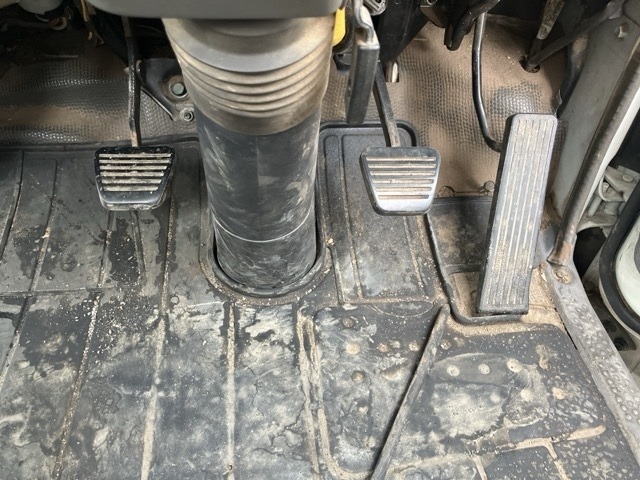 Nissan ATLAS 2001 8189757-4