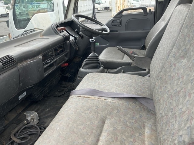 Nissan ATLAS 2001 8189757-5