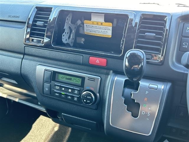 Toyota HIACE VAN 2026 8188132-8