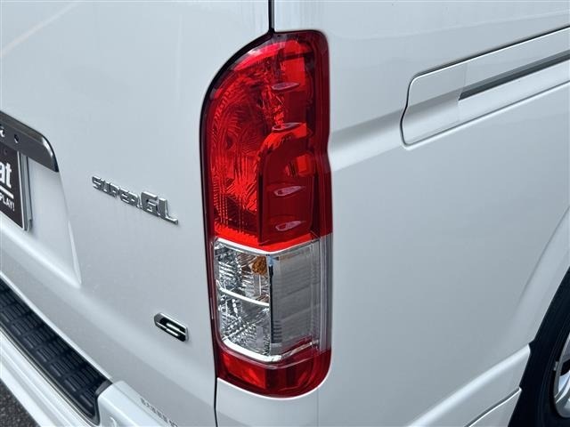 Toyota HIACE VAN 2025 8188133-6