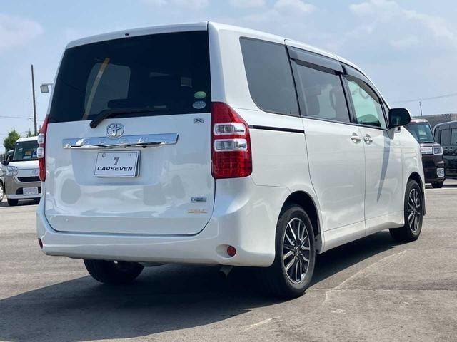 Toyota NOAH 2013 8192841-1