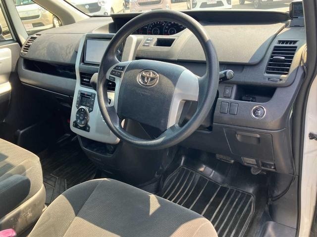 Toyota NOAH 2013 8192841-8