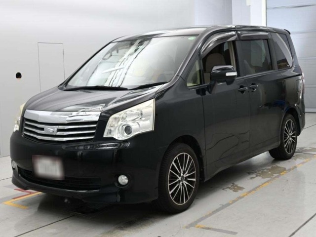 Toyota NOAH 2013 8192842-0