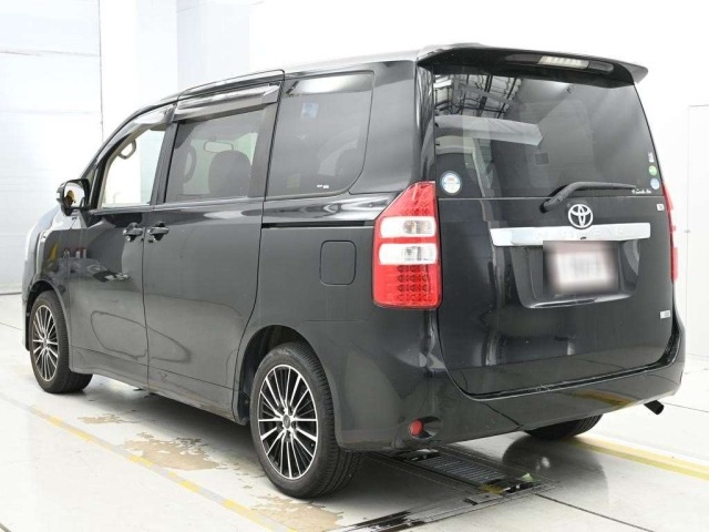 Toyota NOAH 2013 8192842-6