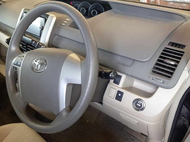Toyota NOAH 2013 8192842-9