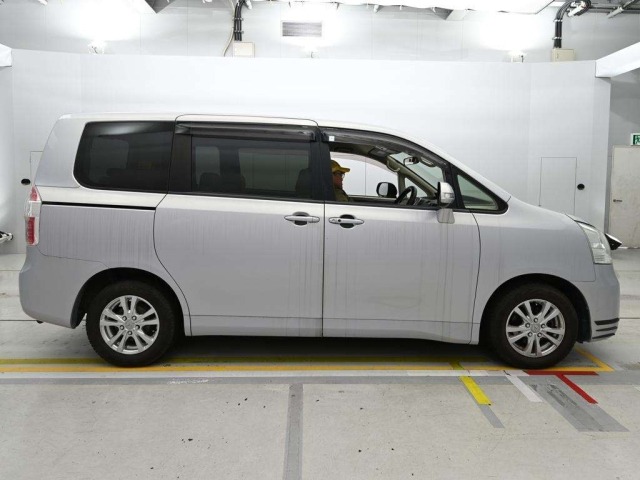 Toyota NOAH 2009 8192843-3