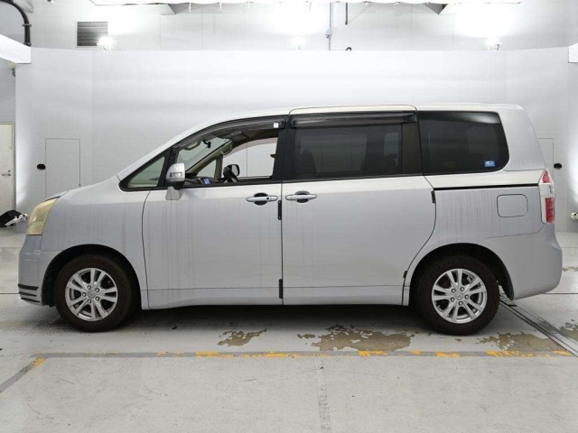 Toyota NOAH 2009 8192843-4