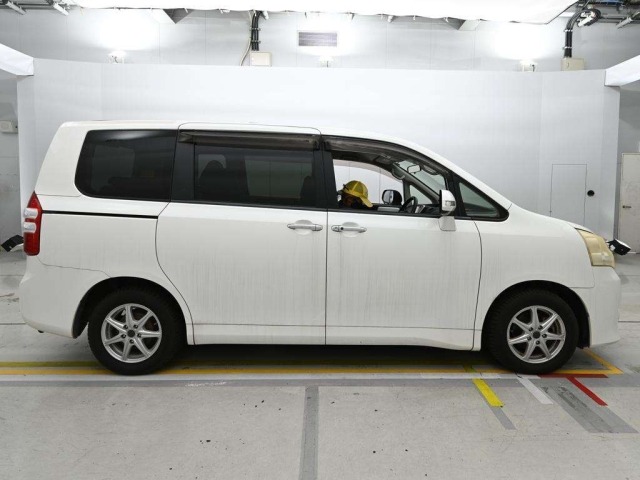 Toyota NOAH 2011 8192846-3