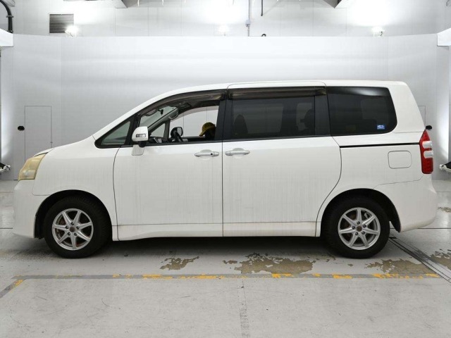 Toyota NOAH 2011 8192846-4