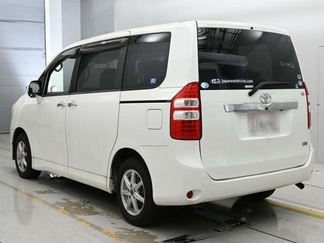 Toyota NOAH 2011 8192846-6