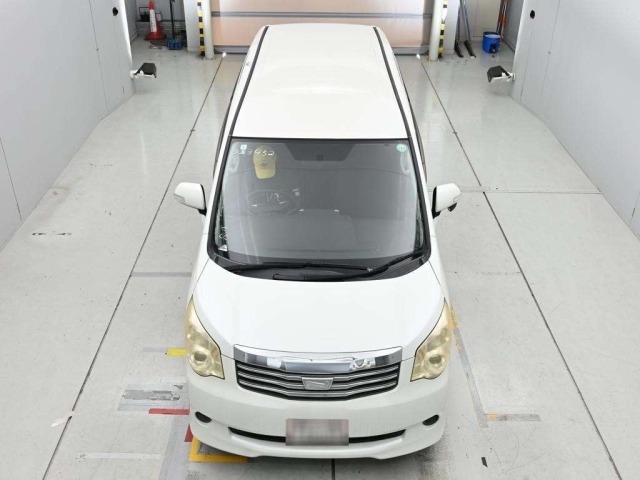 Toyota NOAH 2011 8192846-7