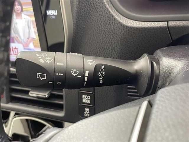 Toyota NOAH 2018 8193048-8