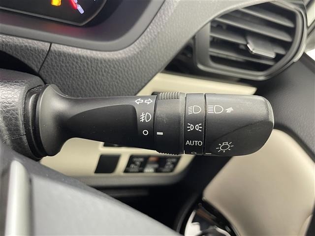 Toyota NOAH 2018 8193048-9