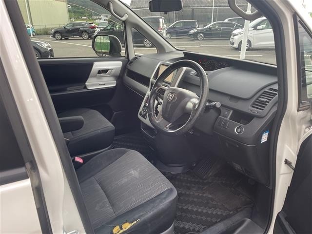 Toyota NOAH 2010 8193187-2