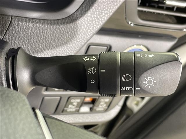 Toyota NOAH 2021 8193190-3