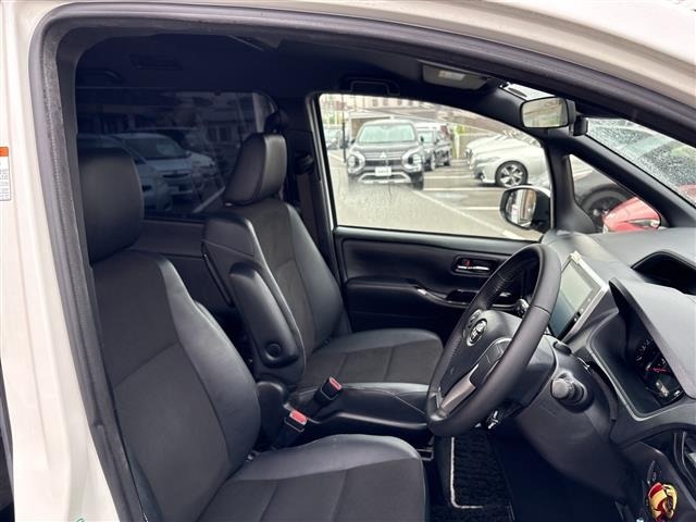 Toyota NOAH 2018 8193198-9