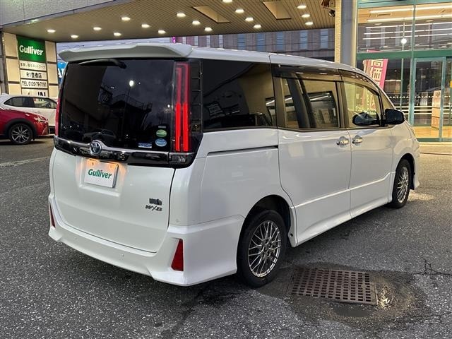 Toyota NOAH 2020 8193202-1