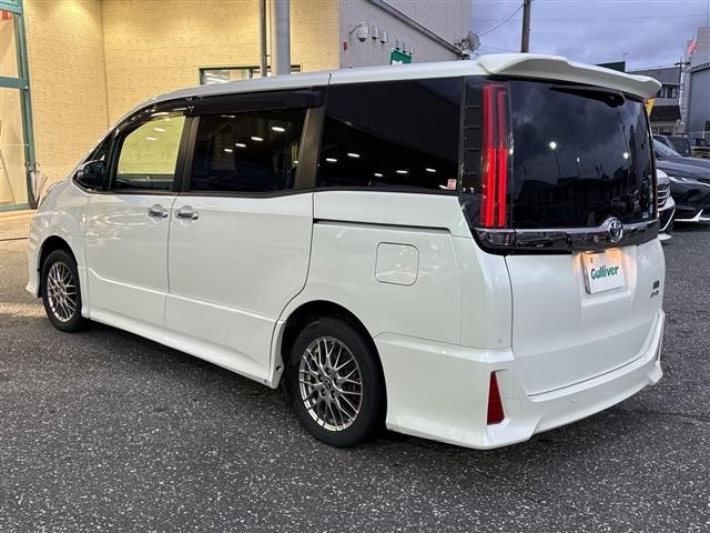 Toyota NOAH 2020 8193202-13