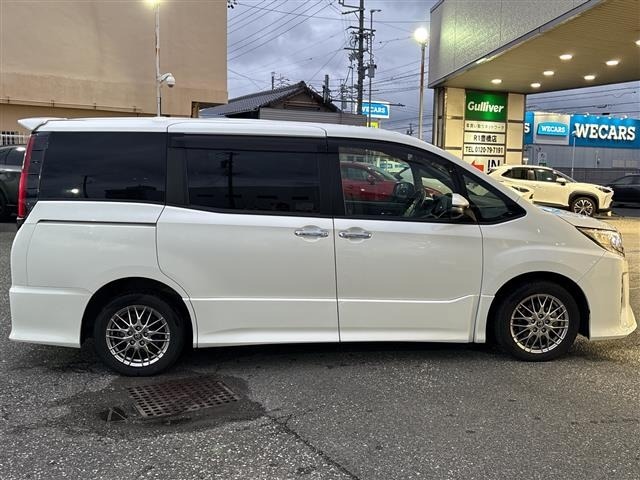 Toyota NOAH 2020 8193202-3
