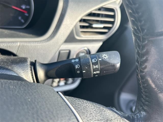 Toyota NOAH 2014 8193203-1
