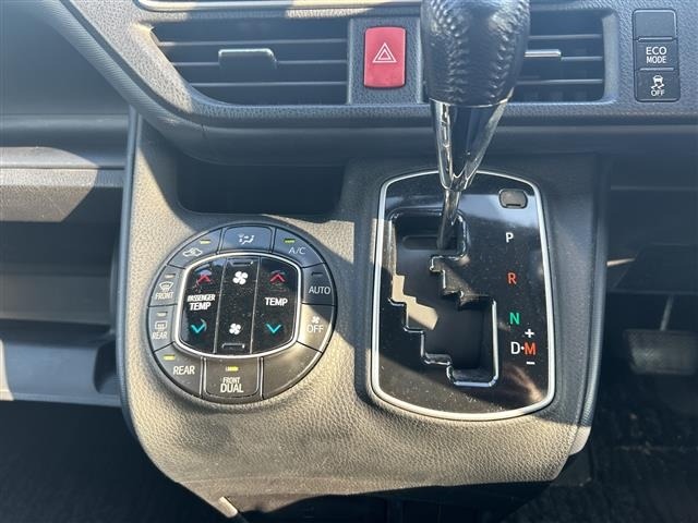 Toyota NOAH 2014 8193203-11
