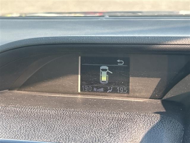 Toyota NOAH 2014 8193203-2