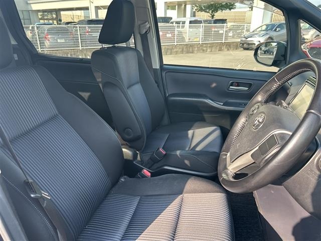 Toyota NOAH 2014 8193203-4