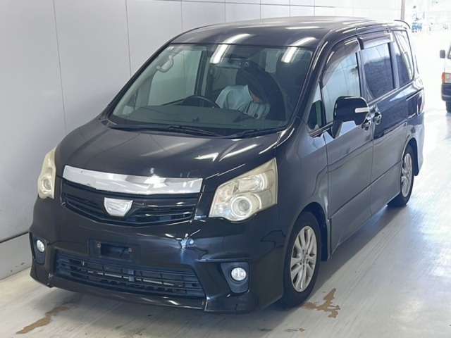 Toyota NOAH 2010 8193206-0