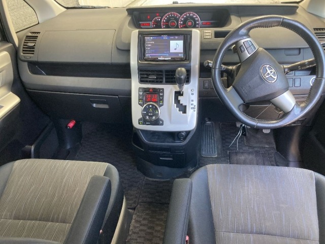 Toyota NOAH 2010 8193206-4