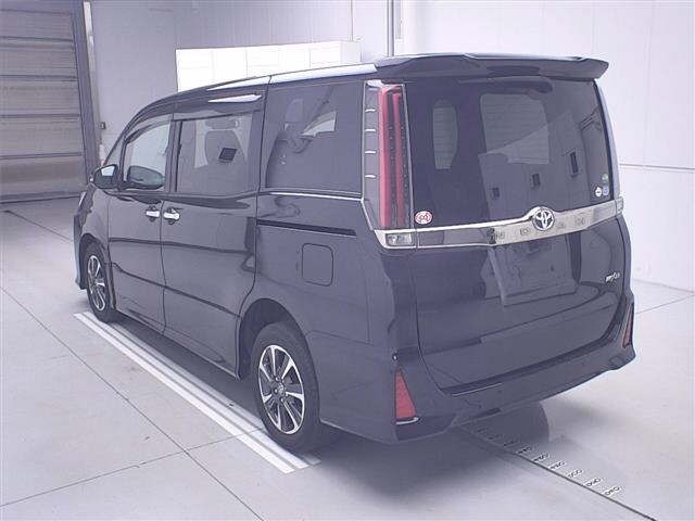 Toyota NOAH 2020 8193244-1