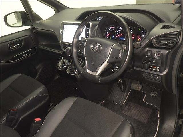Toyota NOAH 2020 8193244-3