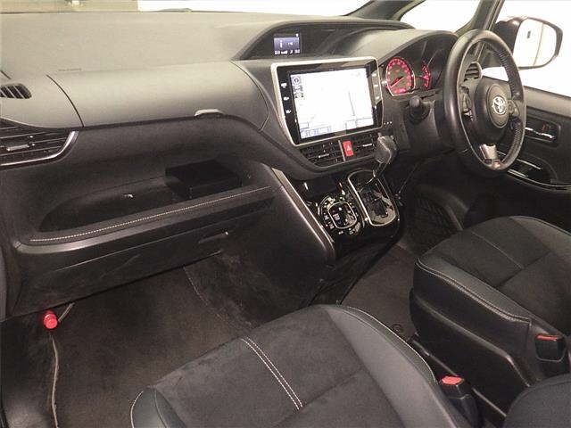 Toyota NOAH 2021 8193256-4