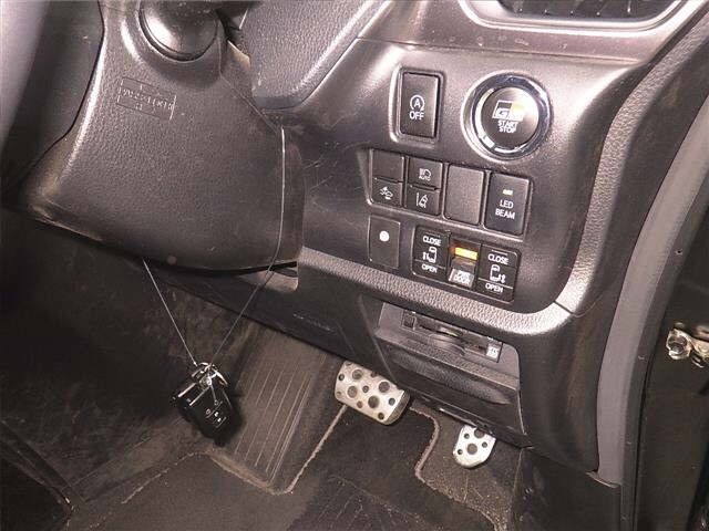 Toyota NOAH 2021 8193256-8