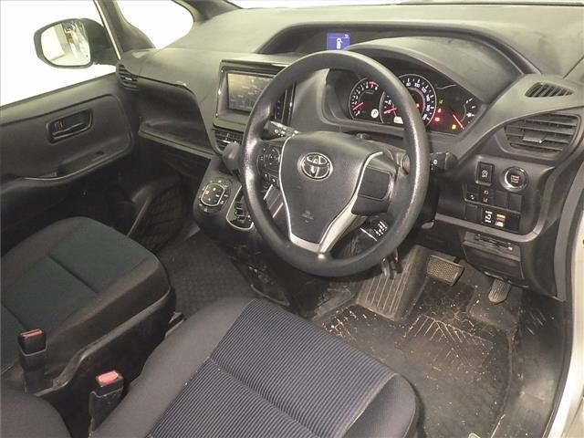 Toyota NOAH 2021 8193258-3