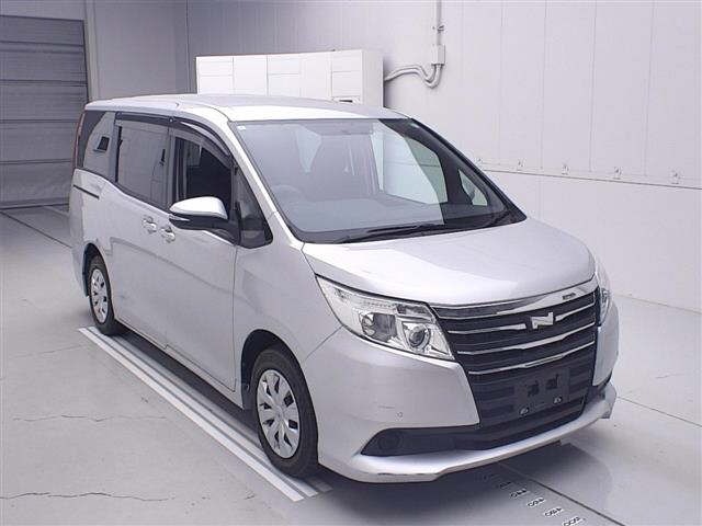 Toyota NOAH 2015 8193260-0