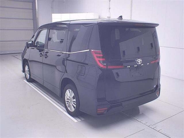 Toyota NOAH 2022 8193268-1