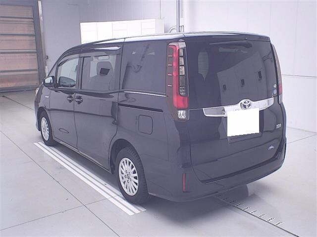 Toyota NOAH 2016 8193269-1