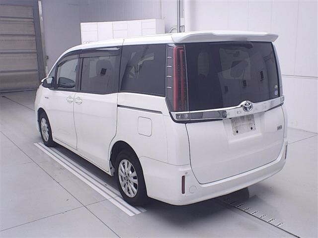 Toyota NOAH 2017 8193270-1