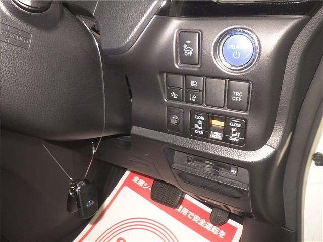 Toyota NOAH 2017 8193270-8