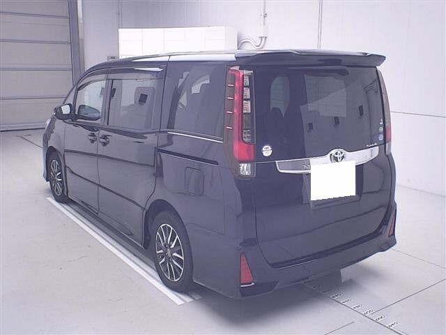 Toyota NOAH 2014 8193272-1