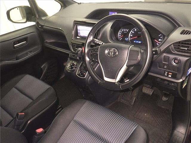 Toyota NOAH 2014 8193272-3