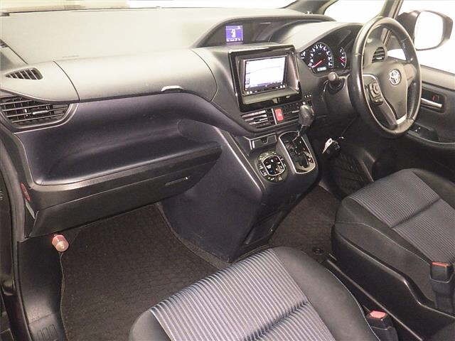 Toyota NOAH 2014 8193272-4