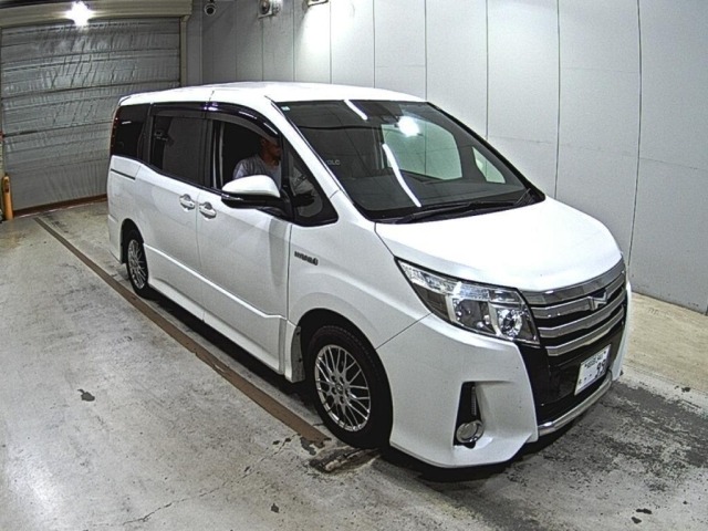 Toyota NOAH 2016 8193278-0