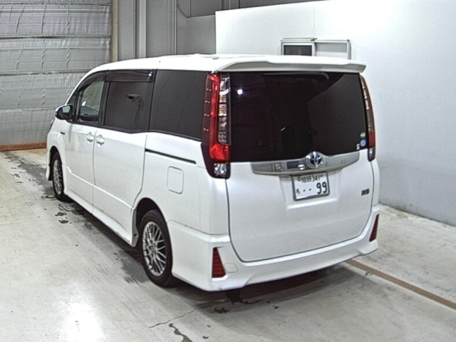 Toyota NOAH 2016 8193278-1